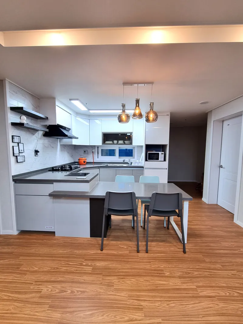 [Nohyeong-dong, Jeju] 10 mins from the airport│6 guests│Spacious accommodation with 3 bedrooms and 2 bathrooms│Nohyeong center│Recommended for travel, gatherings, and families 11