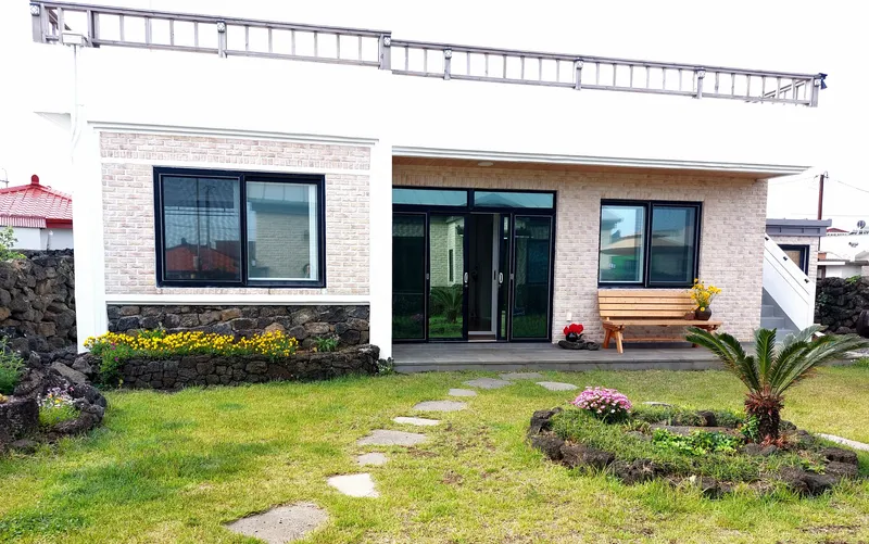 [Gujwa, Jeju] A one-minute walk from the beach. A one-month stay at Kimnyeong Doldamjip (outer building). 34