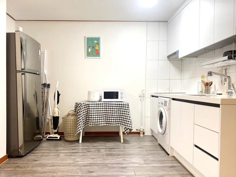 [Anyang] 2 seconds from Indeokwon Station / 2 queen beds / 4 people / Gwacheon Pyeongchon / Pets allowed 13