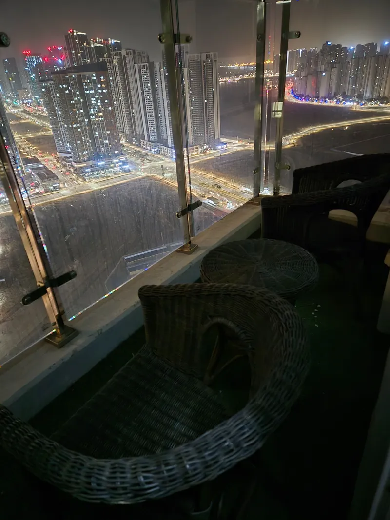 [Yeonsu, Incheon] 26 pyeong with a view from the 42nd floor in Songdo / Lake View + City View + Ocean View 17
