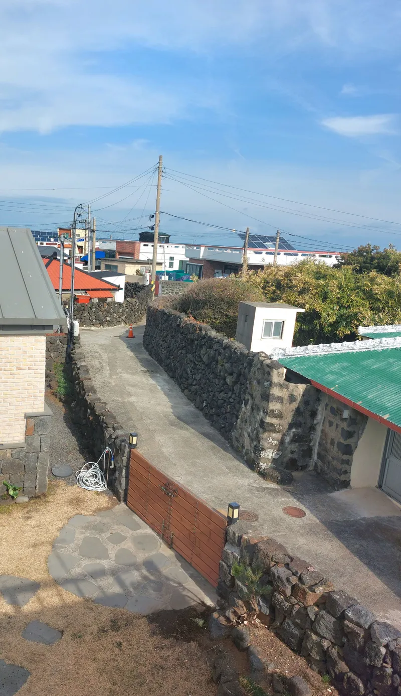 [제주 구좌] 김녕 도보1분 바닷가 독채. 김녕돌담집 한달살기 (안채) 25