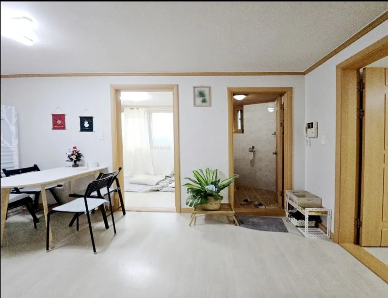 [서울 금천] 넓은 2룸 따뜻/침대3개/5인 11