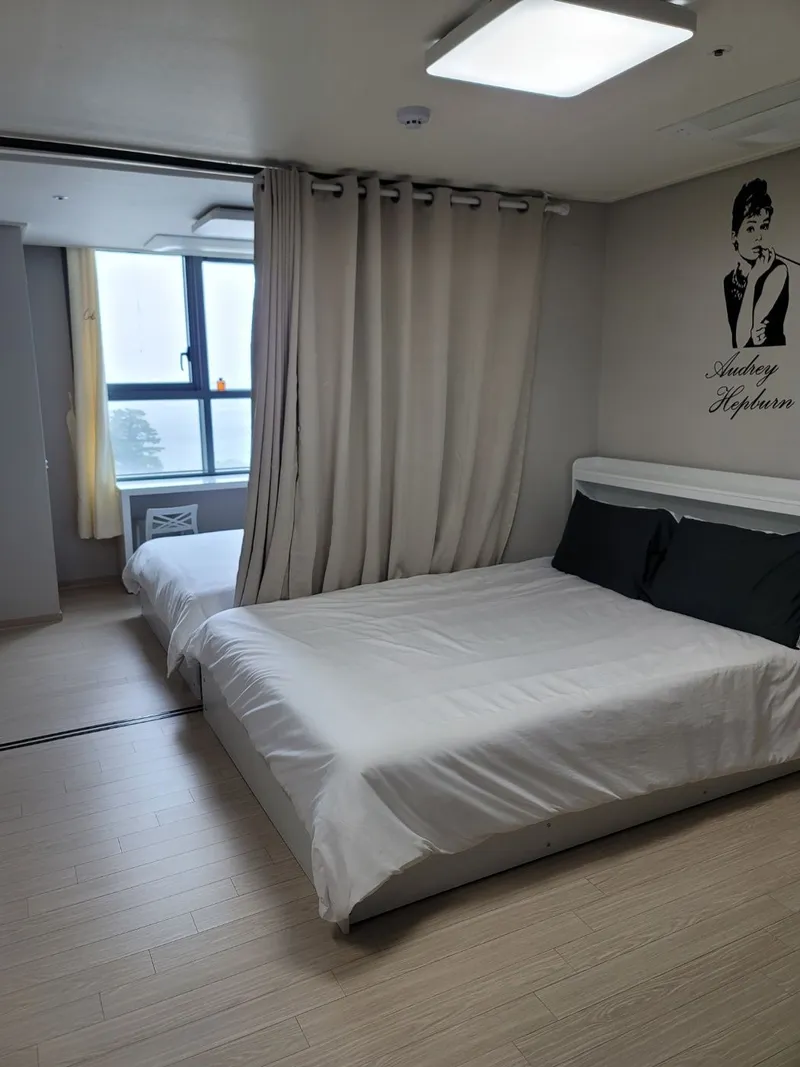 [Donghae] Room 708 Latex Twin Bed Ocean View (New Room) 2