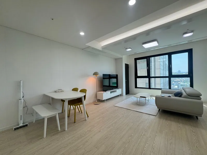 [서울 강남] 강남구청역 역세권 올 리모델링 화이트톤 4