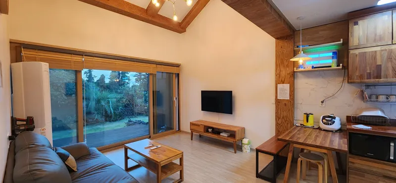 [Hangyeong, Jeju] Cozy stone wall two-room detached house with tangerine field view 11
