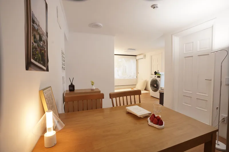 [Jongno, Seoul] #5 min walk from Hyehwa Station #Recently remodeled #3 rooms + 1 bathroom #Beam projector cinema 25