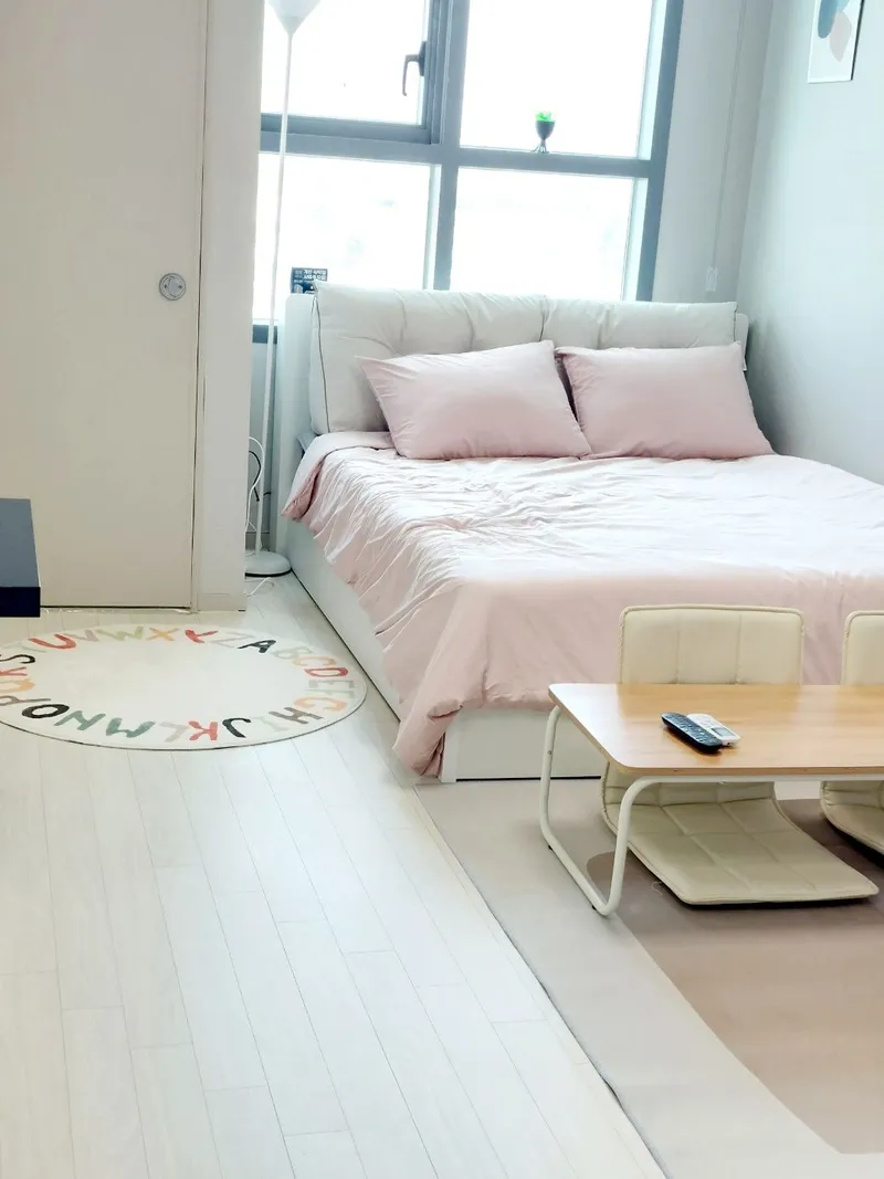 [Donghae] Room 1121 Latex Queen Bed, Mukho Port View 2