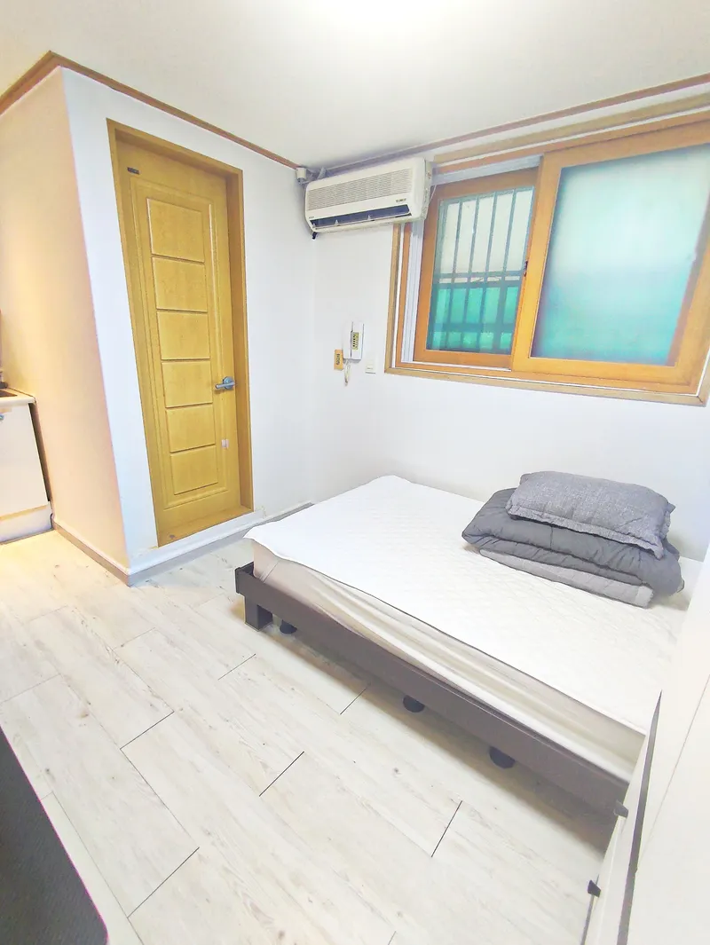 [Gwanak, Seoul] 8 minutes walk from Sillim Station and Danggok Station, 101. Semi-basement 2