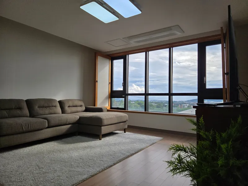 [Daejeong, Seogwipo] English Education City/Gu-eok-ri Hanok-style Interior 32-pyeong Two-Room Apartment 37