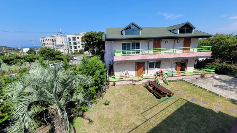 [Aewol, Jeju] Dog-friendly, Lawn yard, 15 pyeong usable area, Clean and pleasant, BBQ 20