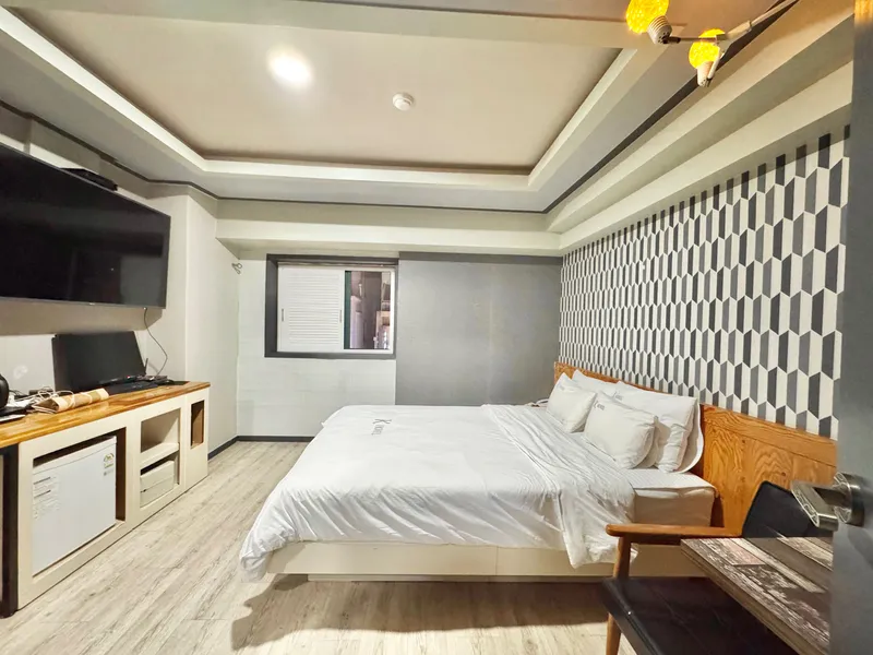 [Suwon][Suwon Yeongtong] 5 min walk from Yeongtong Station/Netflix/Separate one room/Cleaning available/Room 713 3