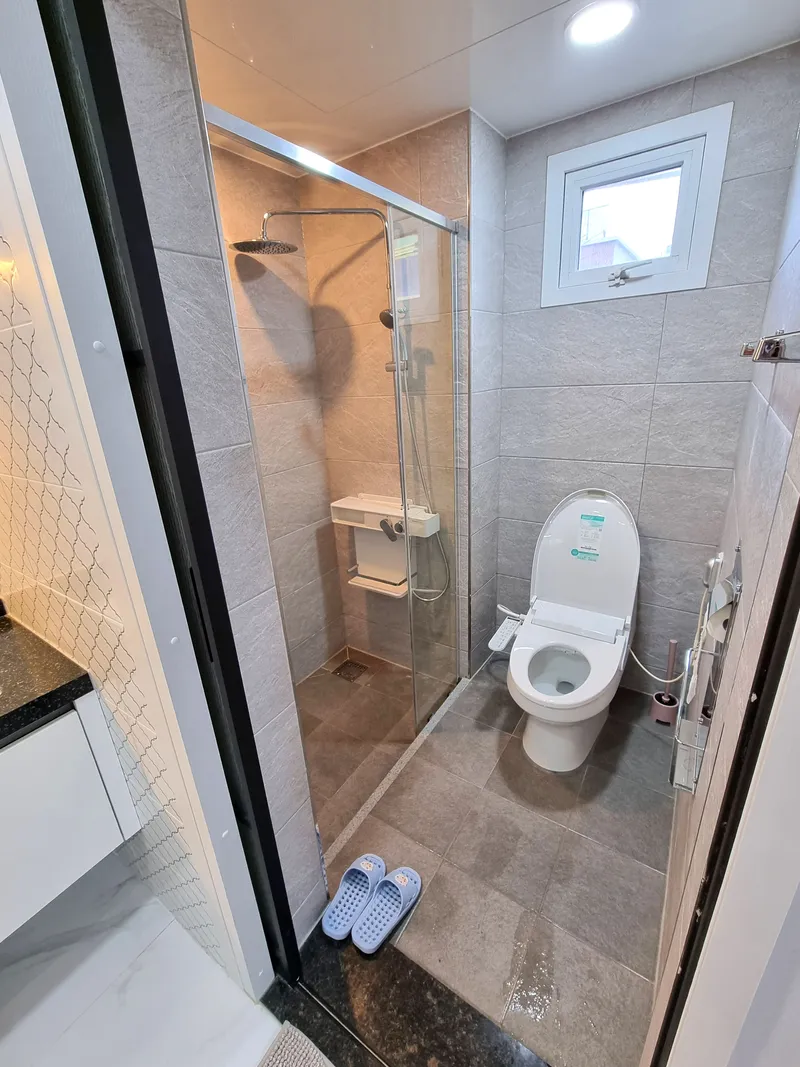 [Nohyeong-dong, Jeju] 10 mins from the airport│6 guests│Spacious accommodation with 3 bedrooms and 2 bathrooms│Nohyeong center│Recommended for travel, gatherings, and families 7