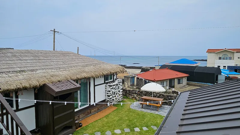 [Hallim, Jeju] Guideok Ocean View Jacuzzi Jeju Stone Wall Thatched House 31