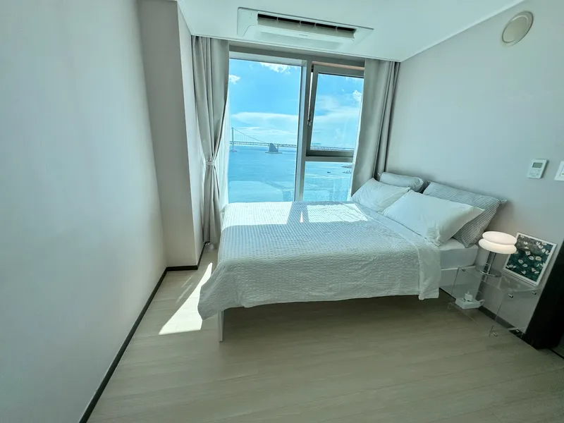 [Suyeong, Busan] A hip, modern accommodation with a full ocean view of Gwangalli Beach. 2