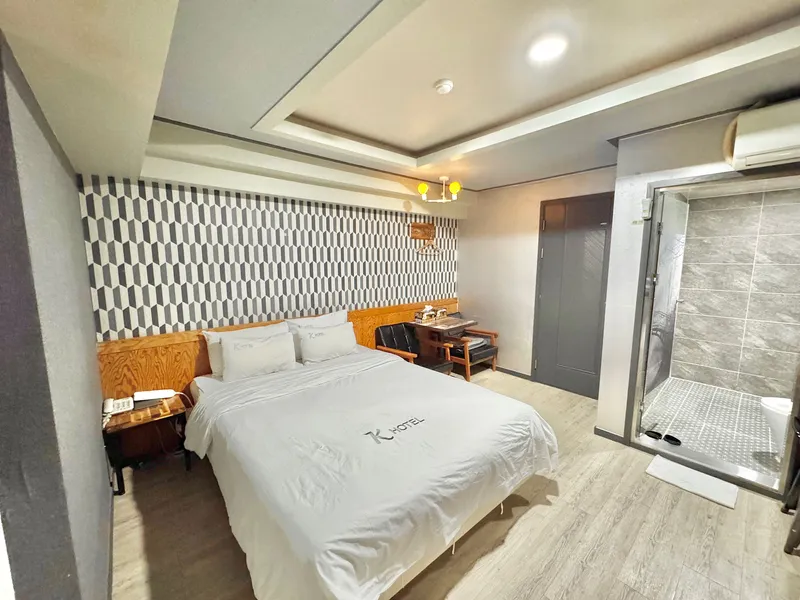 [Suwon][Suwon Yeongtong] 5 min walk from Yeongtong Station/Netflix/Separate one room/Cleaning available/Room 713 2