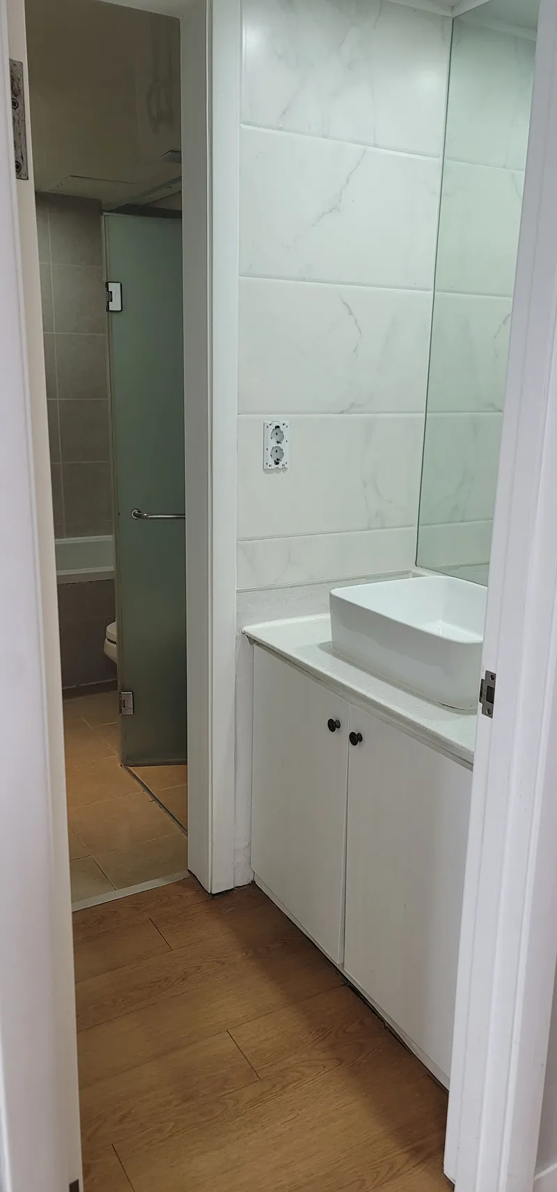 [Seocho, Seoul] 3 minutes from Gangnam Station, across from Samsung Town 7