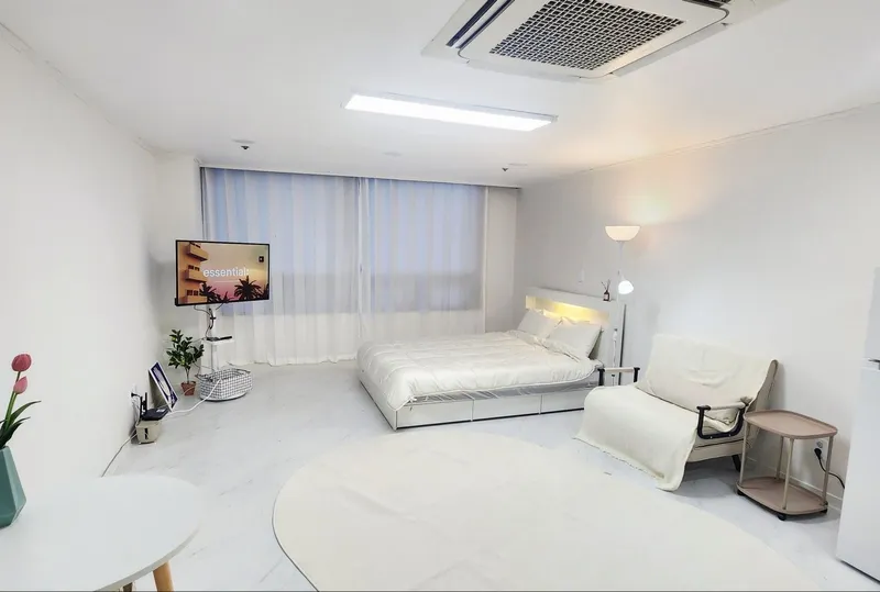 [Yeongdeungpo, Seoul] 2-minute walk from Yeouido Station and Saetgang Station / 5-minute walk from Yeouido Park and The Hyundai 2