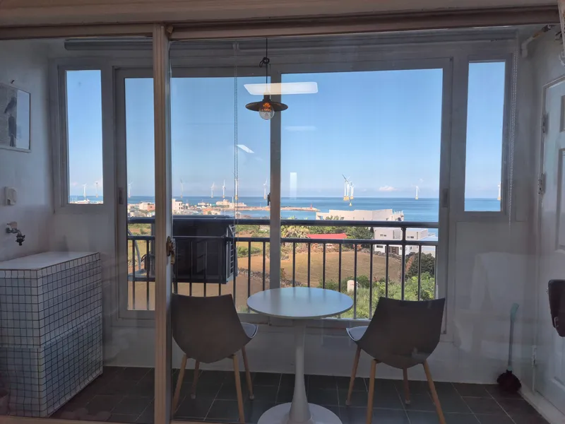 [Hallim, Jeju] (Aewol/Hanlim) The sea is a 5-minute walk away #OceanView #FieldWallView #4thFloorTwoRoomApartment #FootPedestrian~ 3