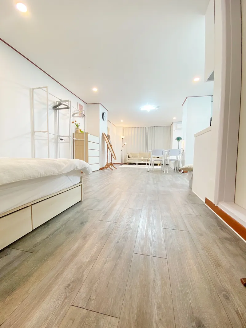 [Anyang] 2 seconds from Indeokwon Station / 2 queen beds / 4 people / Gwacheon Pyeongchon / Pets allowed 15