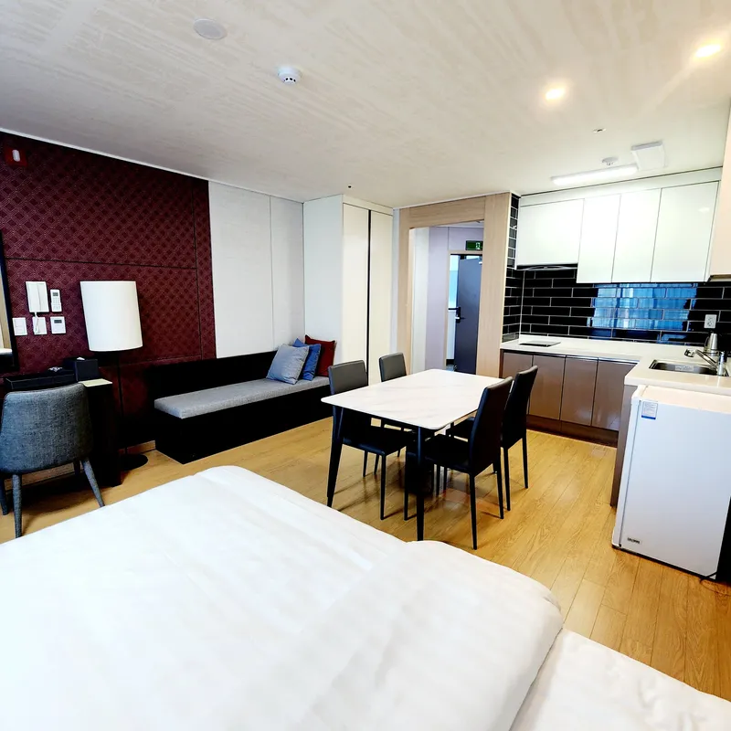 [Gangneung] One month living, 1 minute from the beach, ocean view, 12 pyeong, 2 beds 4