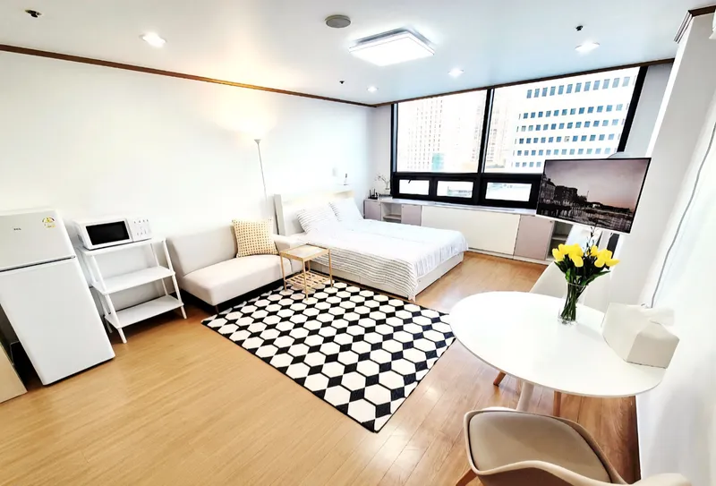 [Yeongdeungpo, Seoul] 2-minute walk from Yeouido Saetgang Station / Free parking / Fully furnished 2