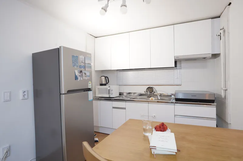 [Jongno, Seoul] #5 min walk from Hyehwa Station #Recently remodeled #3 rooms + 1 bathroom #Beam projector cinema 30