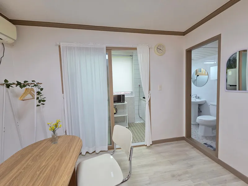 [Jeonju] Jeonbuk National University, 10-minute walk from the terminal, free parking, clean accommodation 202 15