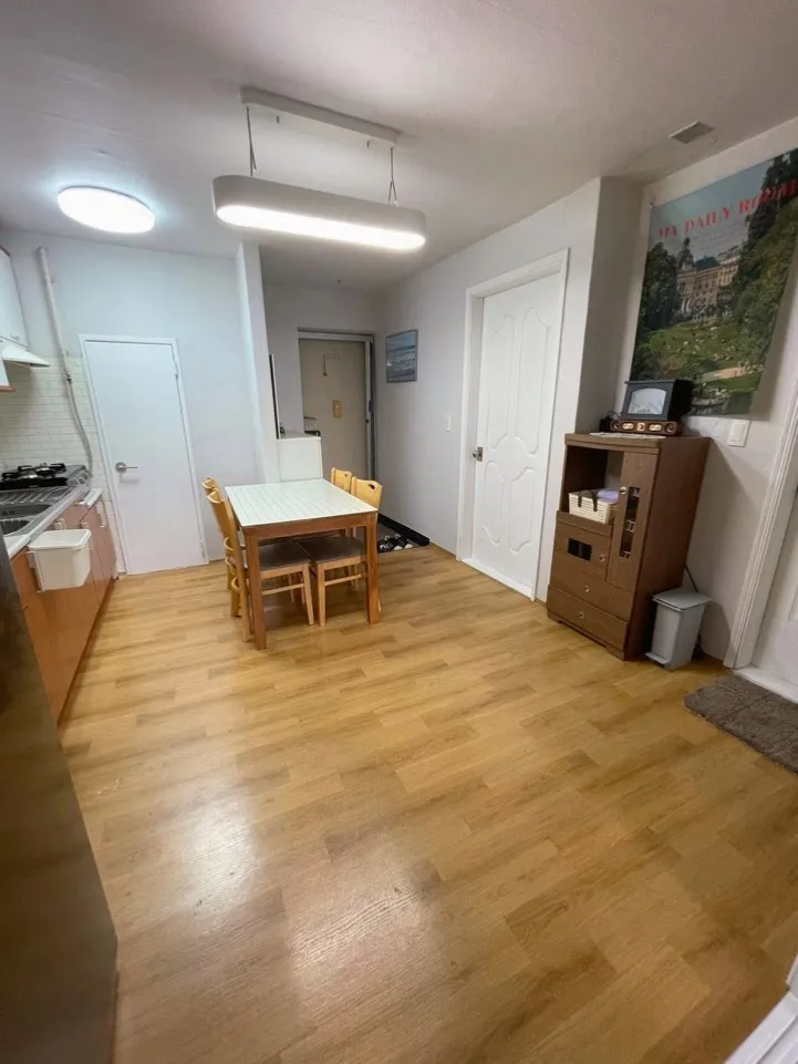 Hwasun-eup Transit-Friendly Three-Bedroom Apartment