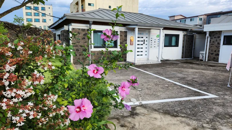 [Seongsan, Seogwipo] Geo House, a fully-furnished stone house living accommodation 14
