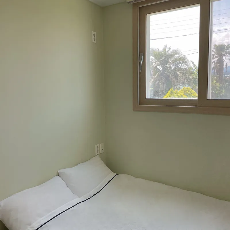 [Aewol, Jeju] Stone wall & grass yard, fully-optioned 1.5 room with cooking facilities (A102) 2