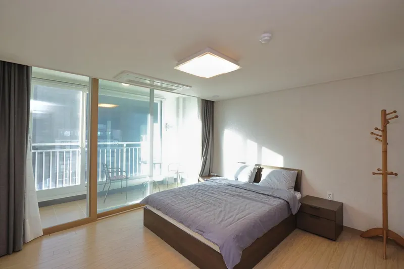 [Geoje] 34 pyeong top floor three-room with full option of mountain and sea view 2