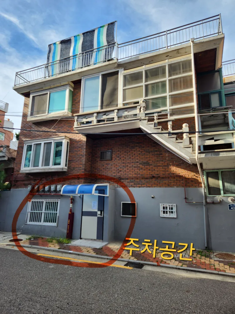 [Guro, Seoul] Gocheok Sky Dome, 7 minutes walk from Gaebong Station on Line 1. Parking available in front of Yeongdeungpo Department Store. 12