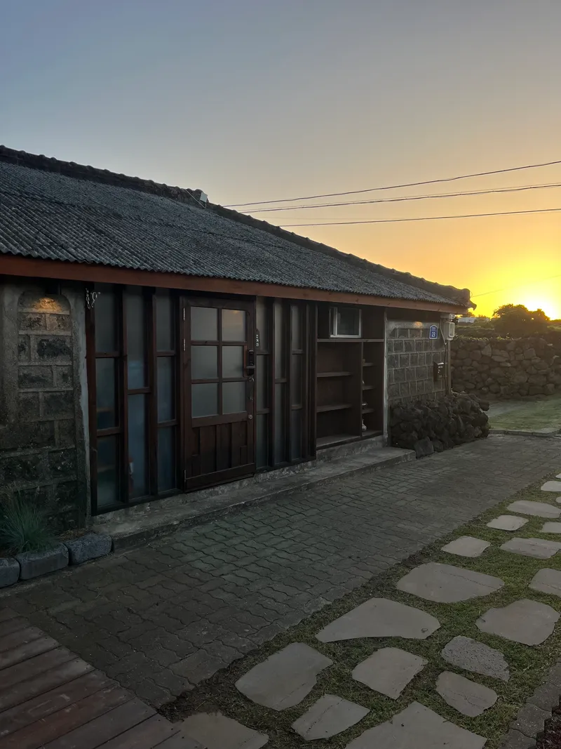 [Gujwa, Jeju] Use of 2 charming old houses with stone walls #5 people / Max 6 people #Private house #Yard 47