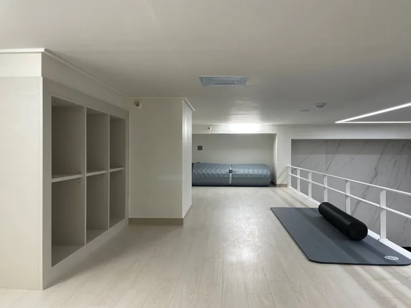 [Jung-gu, Seoul] A two-story, wide, high window with a view of Namsan and Inwangsan, Euljiro and Dongdaemun Station 7