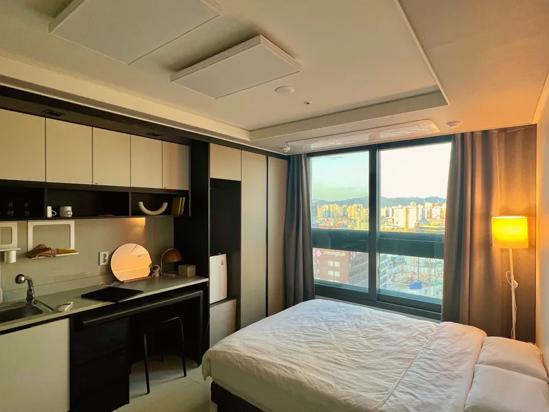 [Jung-gu, Daegu] 1 minute from Dongseong-ro/Full option/One room/Safe space/Netflix/Residence 11
