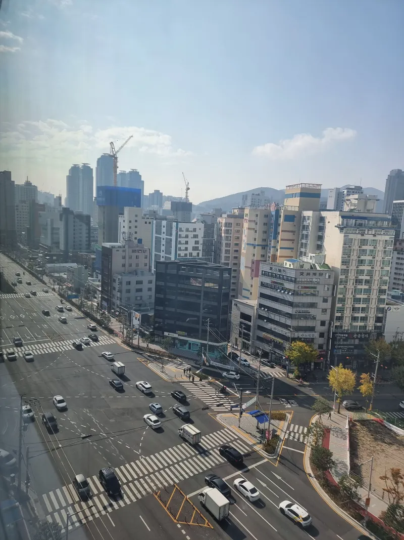 [Busanjin, Busan][Near Seomyeon] Cozy Wood / Cooking Available / High-rise Night View / Bathtub / Jeonpo Cafe Street 21