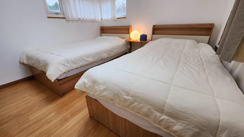 [Hallim, Jeju] 5 minutes by car from Hyeopjae, Geumneung, and Biyangdo, a two-story, stone-walled townhouse 3