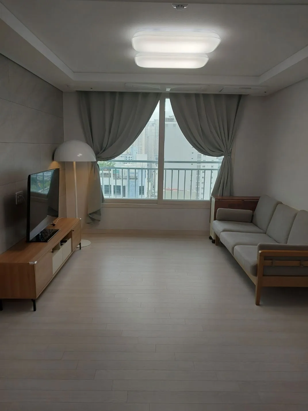 Jaesong-dong Two-Bedroom Apartment Near Station
