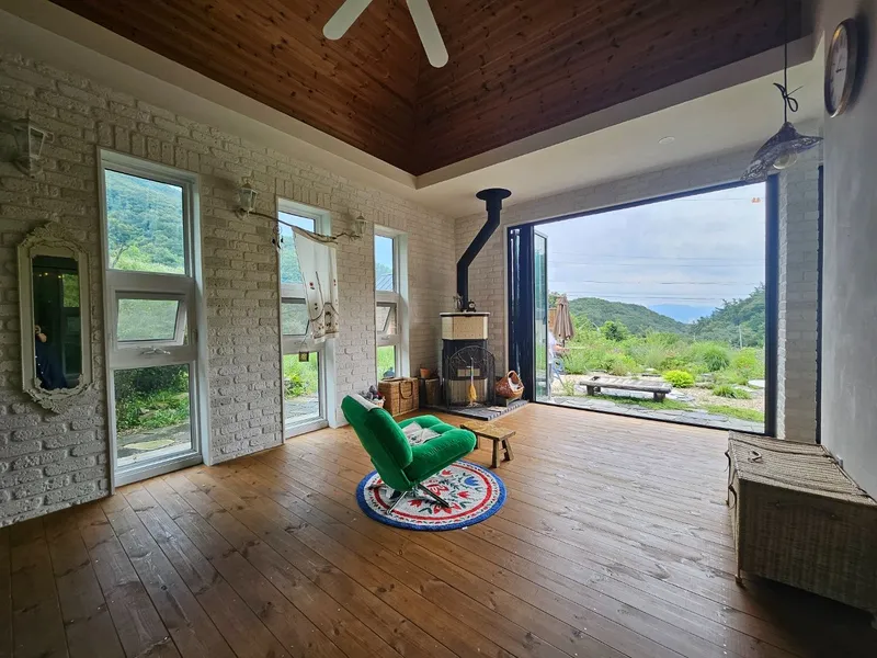 [Yangpyeong] Three-sided Mountain View, 10 minutes by car to Yangpyeong Station, detached one-room independent house 18