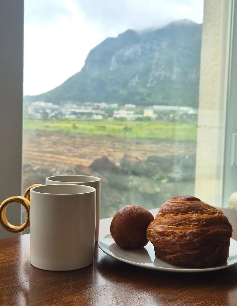 [Andeok, Seogwipo] Haemuri-dong, a two-story accommodation with a seasonal view of Sanbangsan Mountain 23