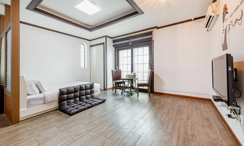 [Geoje] A resort pension on Gajodo Island, located midway between Geoje and Tongyeong. 2