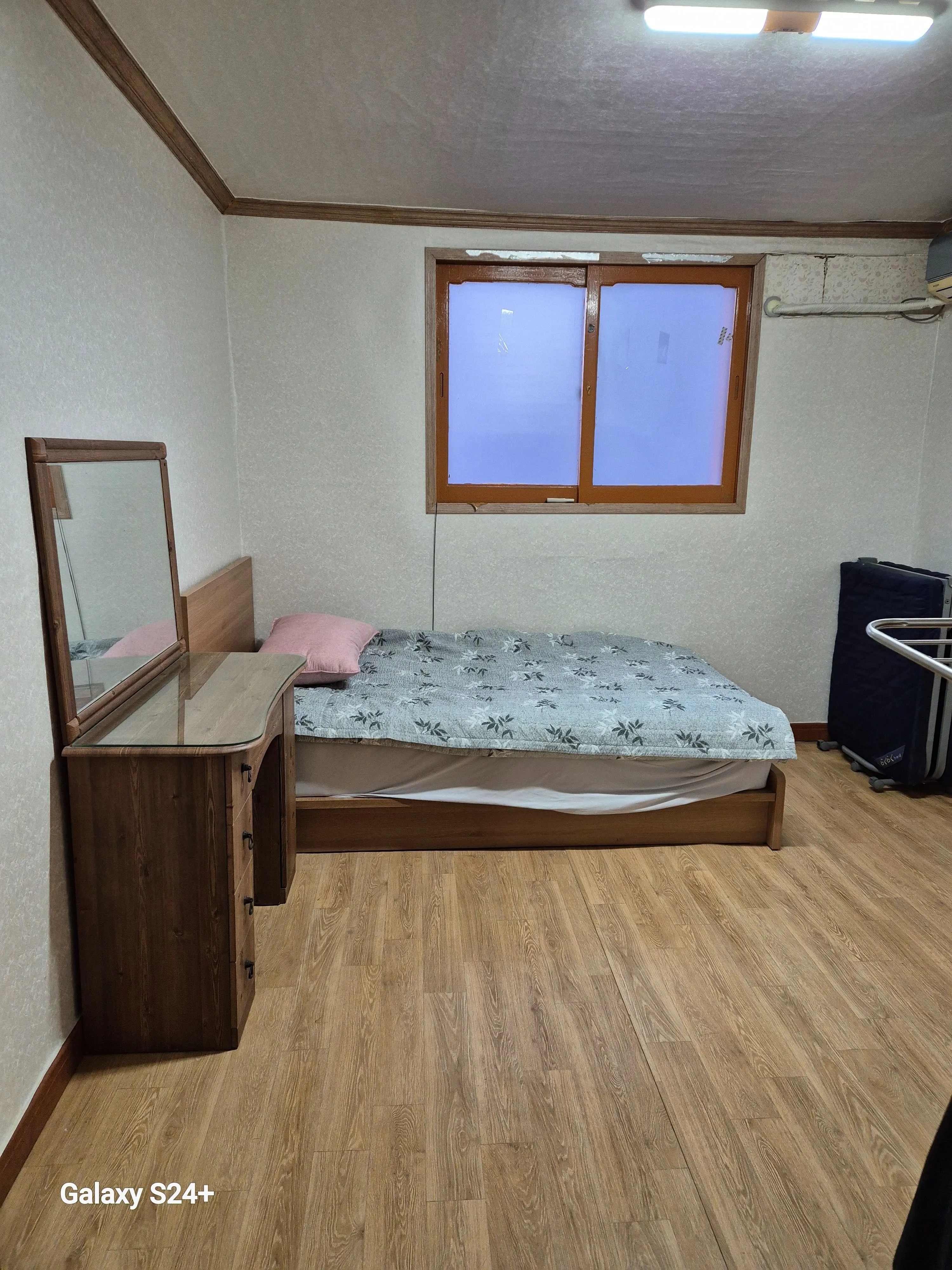 Low-Rise Apartment in Suyeong, Busan — 66m², sleeps 4, 1 bath