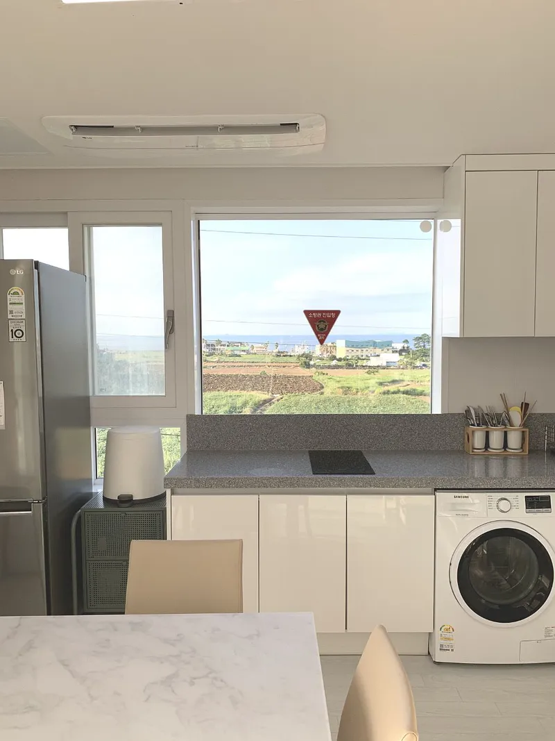 [Aewol, Jeju] A detached townhouse with a jacuzzi overlooking the nearby sea, coastal road 1 44