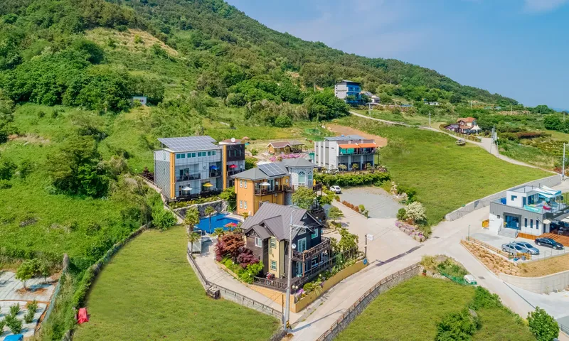 [Geoje] A resort pension on Gajodo Island, located midway between Geoje and Tongyeong. 9