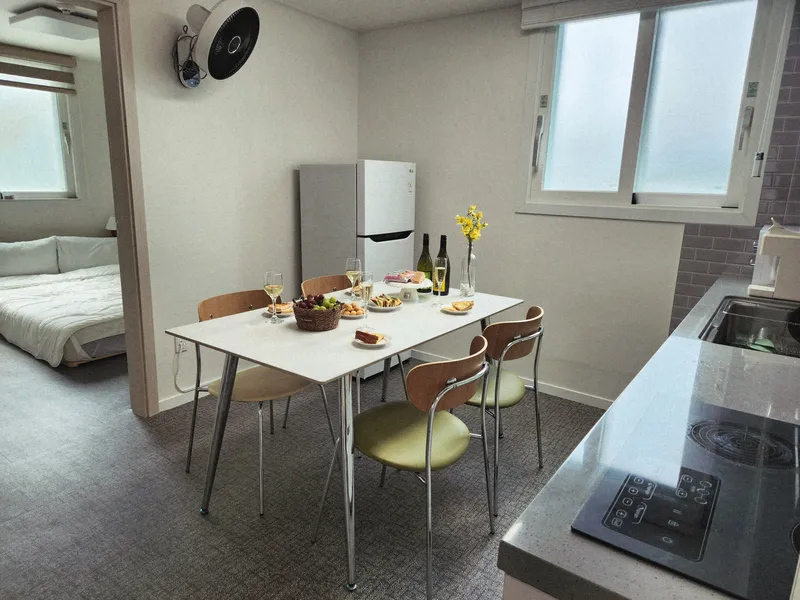 [Suwon][Suwon Paldal] Quiet and cozy accommodation within walking distance of Banghwasuryujeong 25