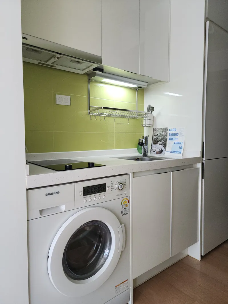 [Seongnam][Center of Bundang Jeongja Cafe Street] Pleasant large complex with 3 elevators 7