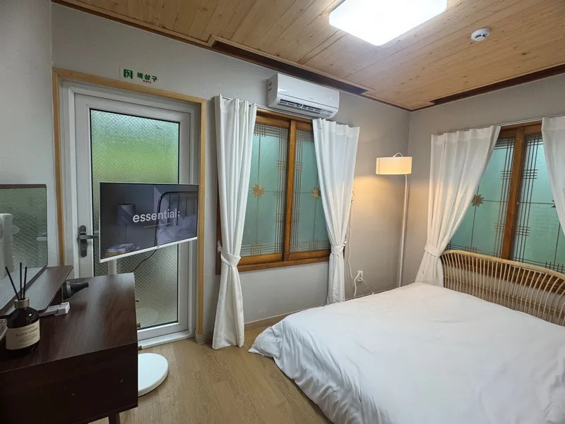 [Beophwan-dong, Seogwipo] 3 rooms (4 queen beds) / Private house / 15 minutes from Ole Market 15