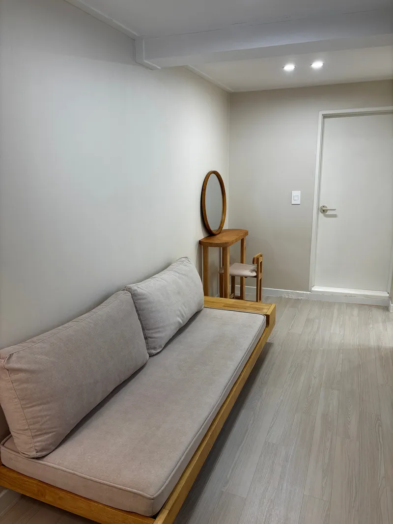 [Jongno, Seoul] Seochon Gyeongbokgung Station 4-room house with yard 12