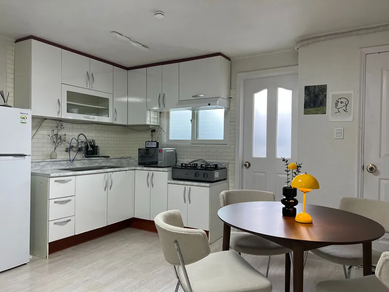 [Seodaemun, Seoul][Seoul Mapo] 7-minute walk from Hongik Univ. Station, three-room 9