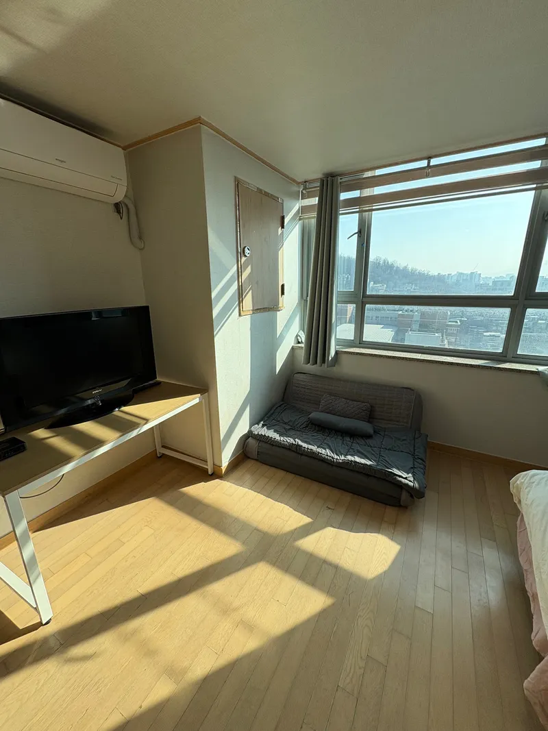 [Seodaemun, Seoul] Sun-filled officetel in front of Sinchon Station 5